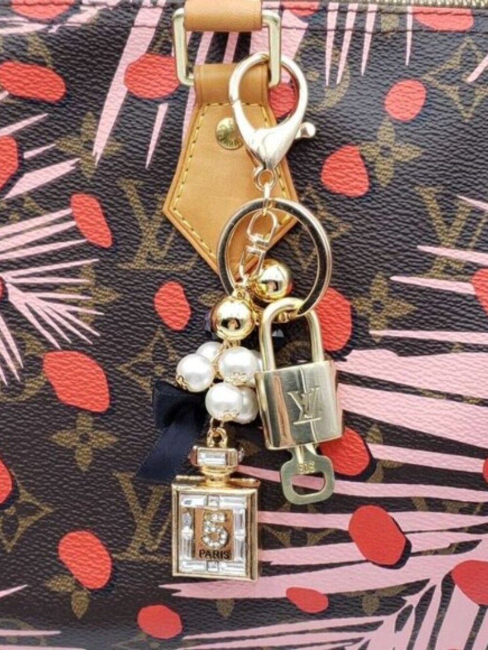 Authentic Louis Vuitton Gold Lock 🔒 Keychain Bag Unbranded N5 Bottle Charm LV - Picture 10 of 10